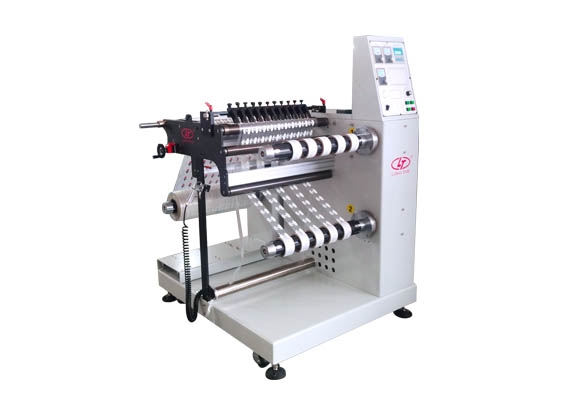 آلة إعادة اللف والتقطيع والقطع.